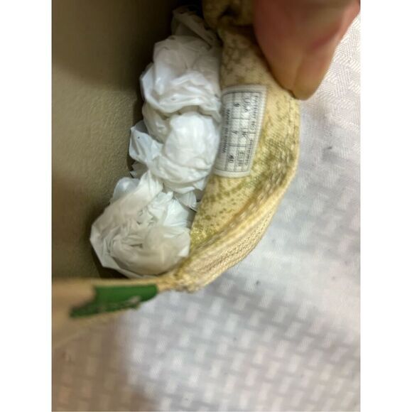 Sanuk women’s 9 loafers sidewalker shoes studs cream color - Picture 6 of 6